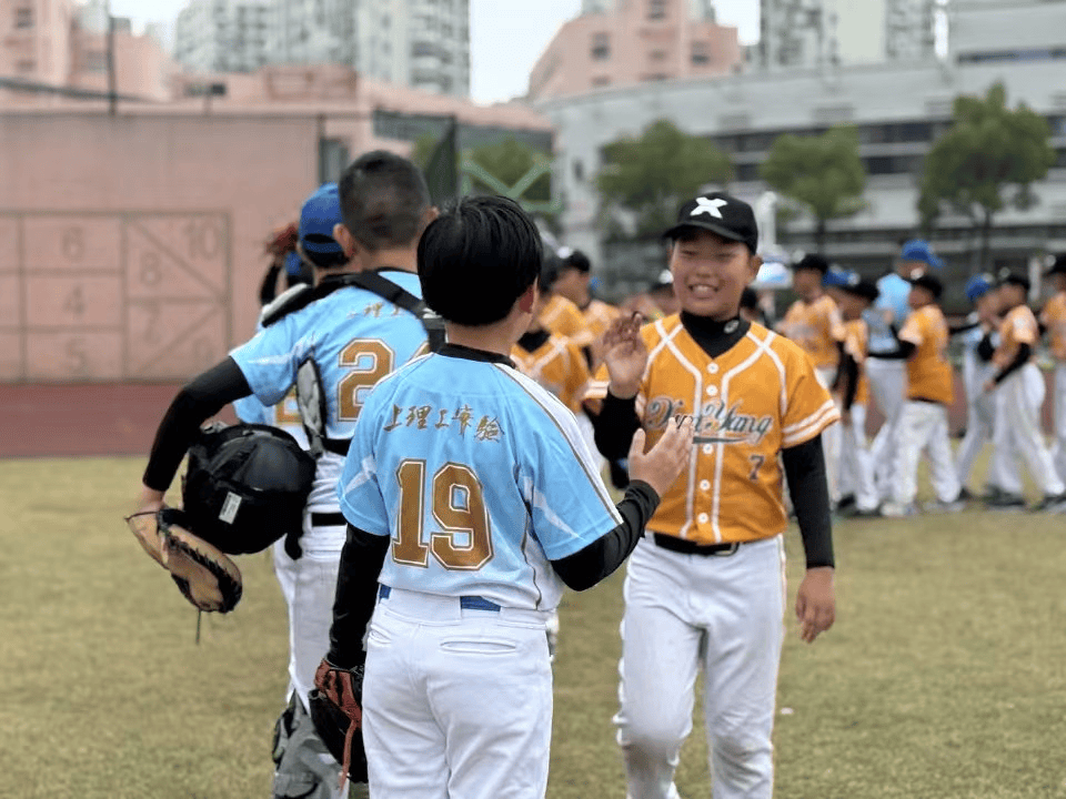 包含【社区合作】棒球运动带来的社区变化的词条