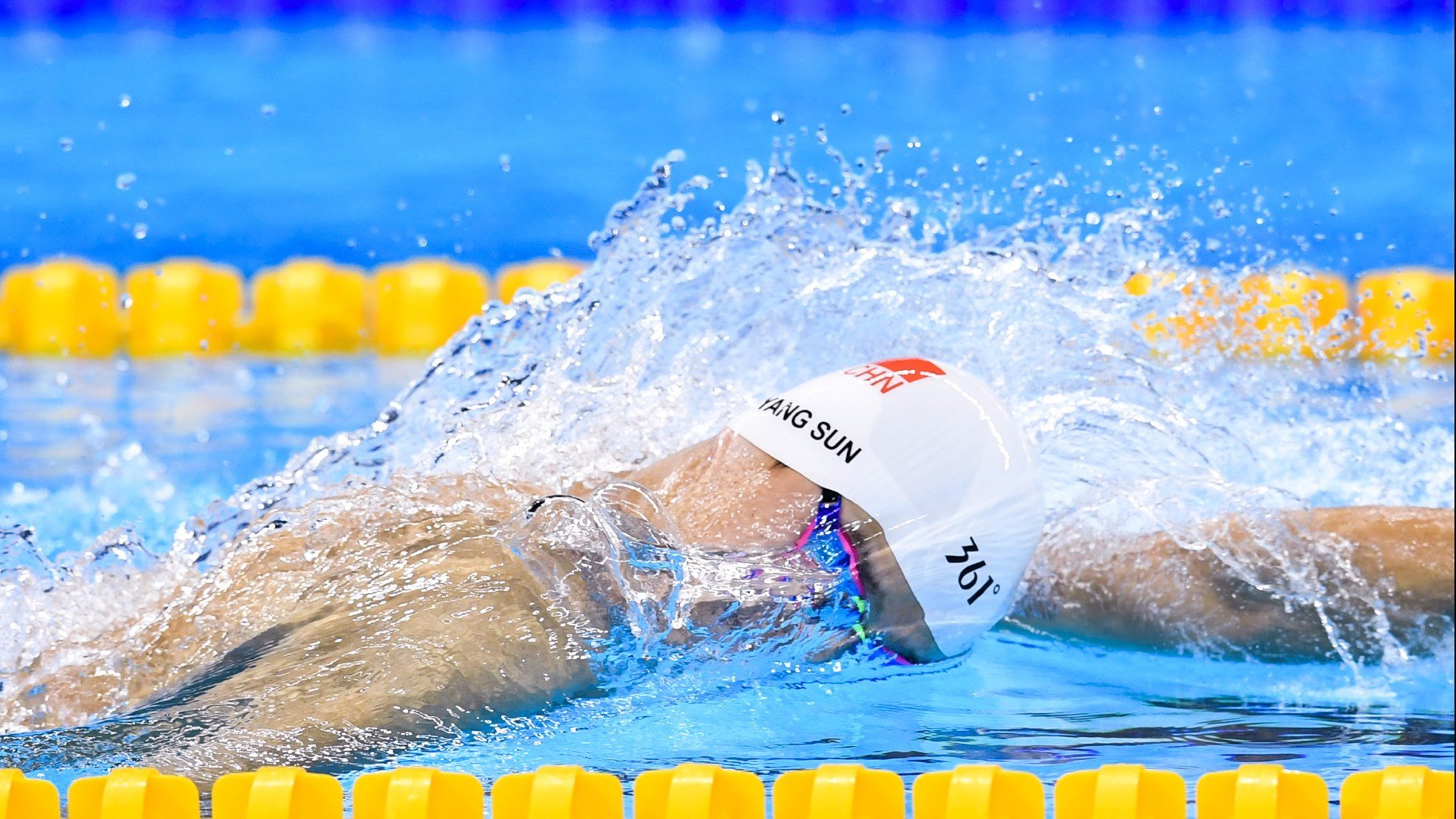 米兰体育登录-2022年季后赛：库里在第三节一人投中五个三分，瞬间锁定胜局，库里本赛季投进了多少三分